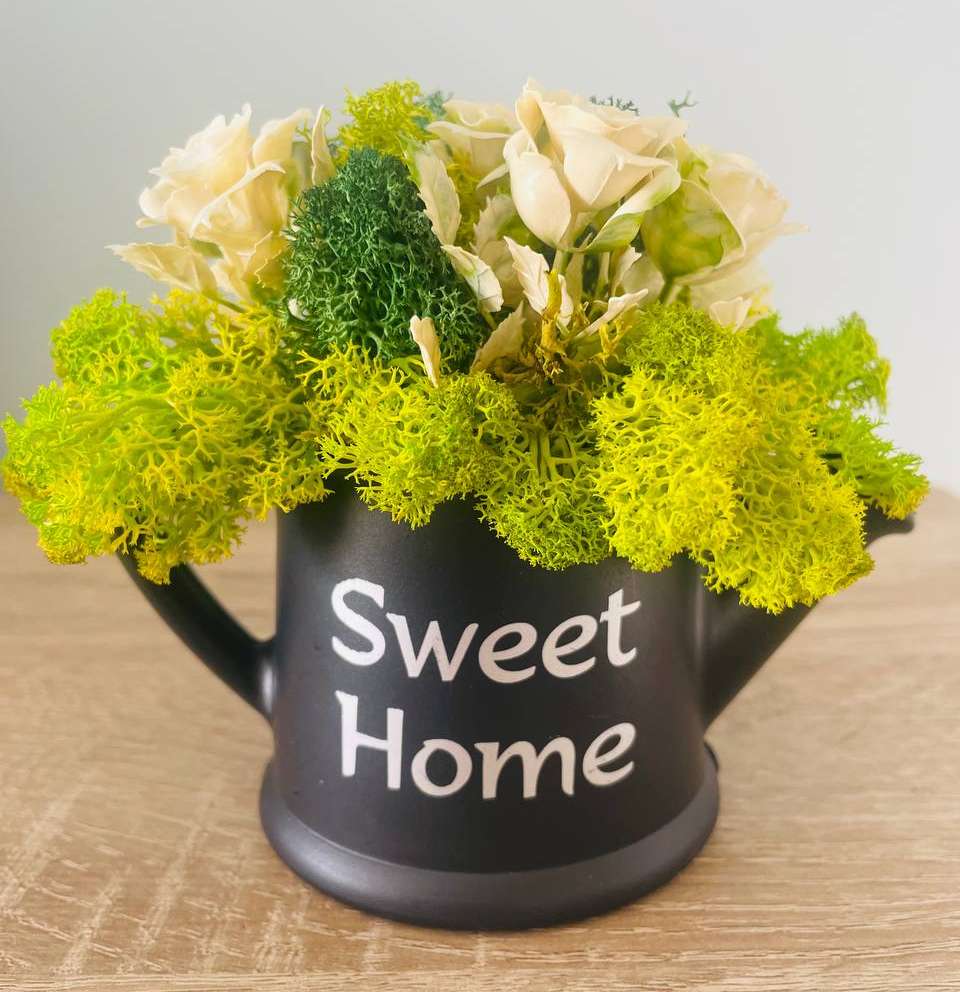 Декорация „Sweet Home“ – красота в компактна лейка